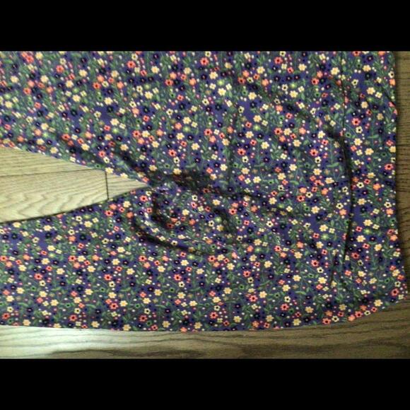 LuLaRoe Leggings Purple with Micro Flowers Tall & Curvy - Picture 6 of 6